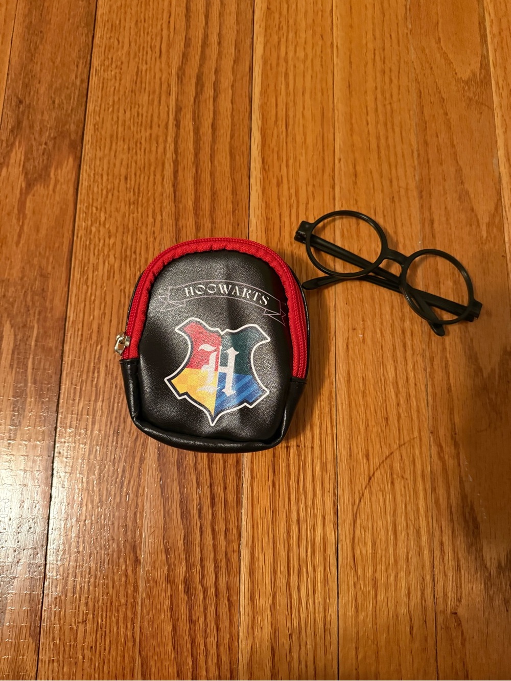 Warner Bros. Black Pouch with Red Zipper Accent Hogwarts backpack keychain